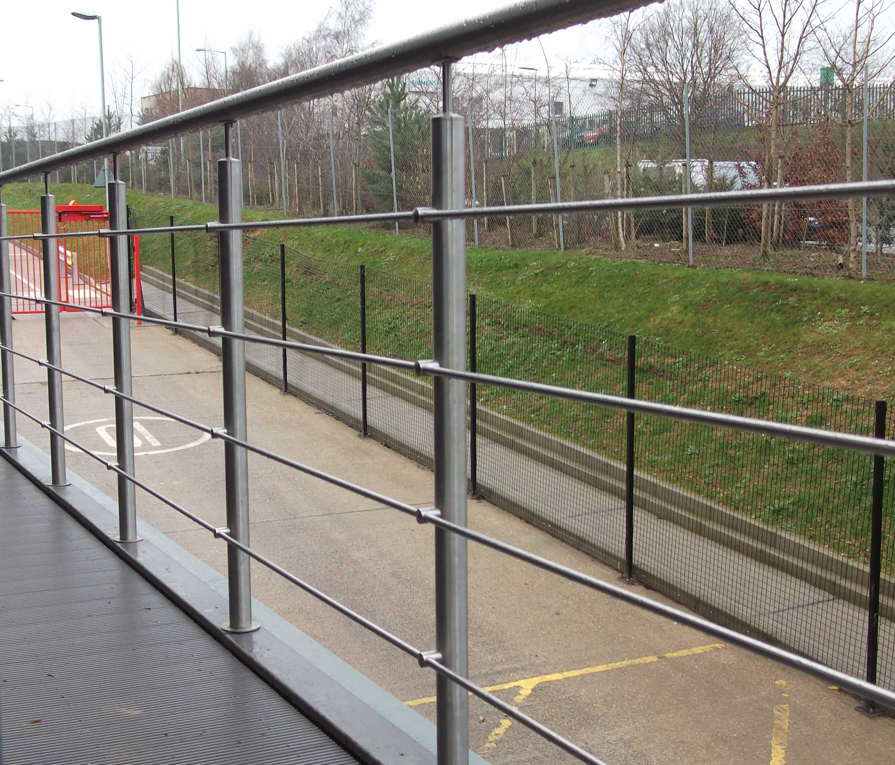 exterior stainless steel handrail and balustrade system