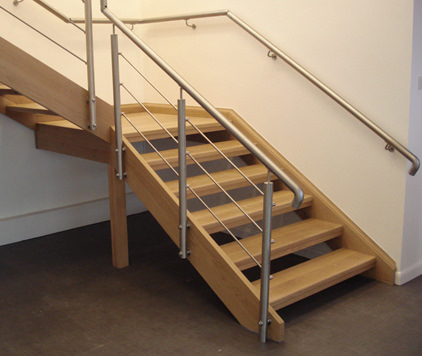 stainless steel handrail and balustrade system on staircase