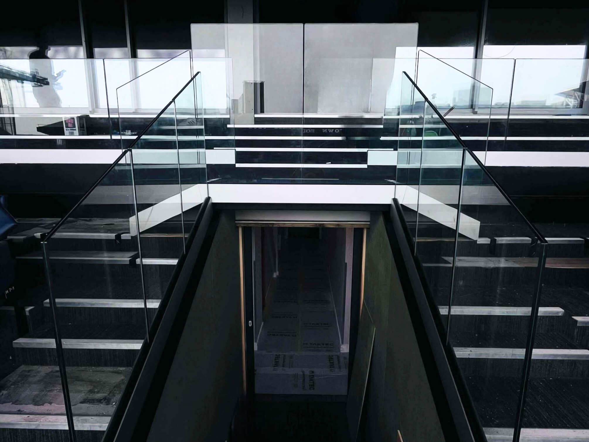 BPI Glassrail 1